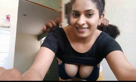 Moradabad Bhabhi’s Pussy Drilled by Servant in Kitchen Doggystyle