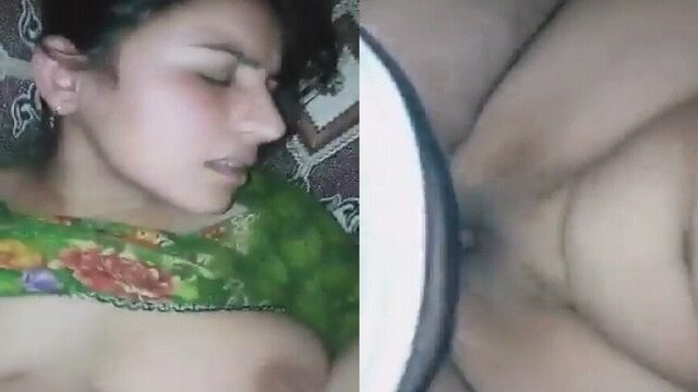 Muslim Bhabhi missionary pussy fucking in Pakistani sex